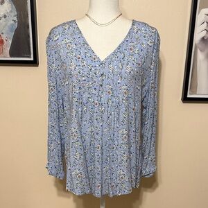 Fun 2 Fun Floral V-Neck Blouse in Soft Blue
